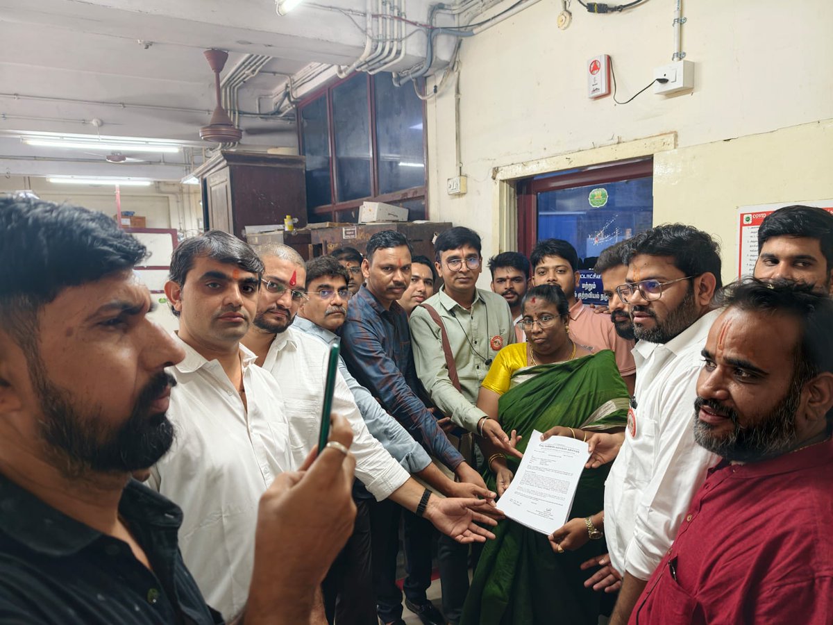 संपूर्ण भारतवर्ष में गोहत्या बंद करवाने एवं गौमाता को राष्ट्रमाता घोषित करवाने के लिए आज 27 अप्रैल को गौ सम्मान आह्वान दिवस मनाया गया। जिसके अंतर्गत पुरस्वाकम चैन्नई तालुका ऑफिस में माननीय प्रधानमंत्री ,राष्ट्रपति  और मुख्यमंत्री, को ज्ञापन दिया गया।
<a href="/PMOIndia/">PMO India</a> <a href="/narendramodi/">Narendra Modi</a>