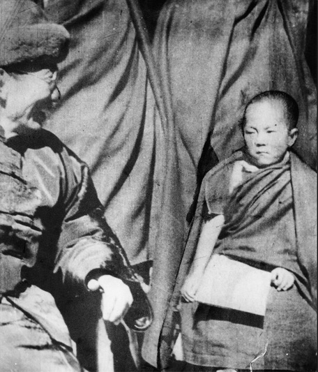 HistoryTibetan's tweet image. A former ROC officer, Wu Zhongxin, comes to see Tenzin Gyatso, 14th Dalai Lama (January 31, 1940).
#TibetanHistory #Tibet #DalaiLama