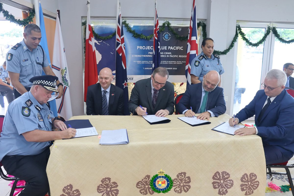 INTERPOL_CBT's tweet image. 🔔Historic Moment for Tonga Police❗️💪
New equipment handed over under #INTERPOL’s Project #BLUEPACIFIC - strengthening borders,empowering officers &amp;amp; securing our Pacific region. Thanks donors @AusFedPolice @nzpolice @NCA_UK 
#SaferPacific #BorderSecurity