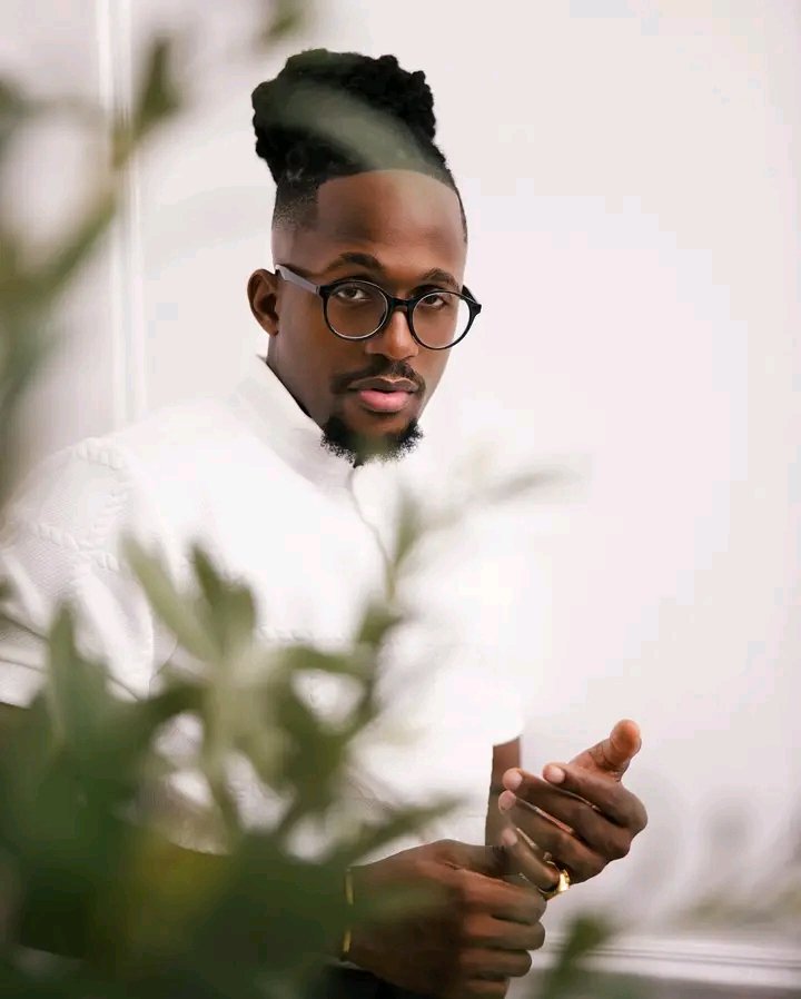 Do you know that the Trending Nollywood Actor " Michael Dappa" is from Rivers State and hails from the ancient Kingdom of Opobo?

Now you know!
His full name is Michael Sodienye Dappa. 

Full Ijaw blood, complete Ibani Asatuwo! Make una no over cap, like Timini! #Ijawapu
