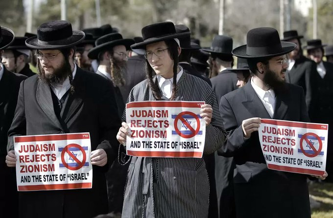 FauxMole's tweet image. Yes. Anyone who criticises Israel only does it because they absolutely hate Jews.
Look at these people. They clearly want to exterminate all Jews.🙄
#Antisemitism #JewHatred