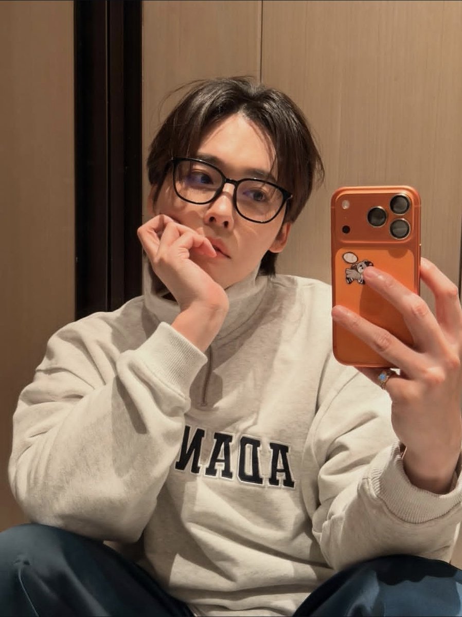 Is that a Doosan Bear sticker?