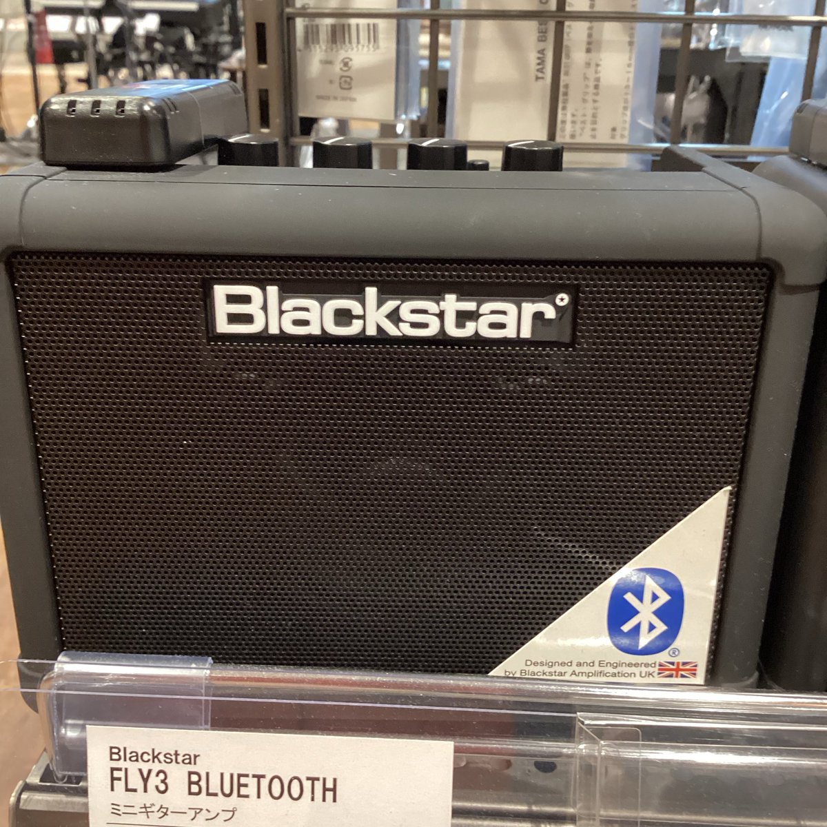 shima_kanamachi's tweet image. 当店にはアンプを多く取り揃えております！
今回は２つのミニアンプ
Marshall MS2,Blackstar FLY3 BLUETOOTHを紹介します！
Blackstar FLY3 BLUETOOTHはBluetoothに対応‼️
どちらも持ち運びOK‼️
ぜひ当店にお越し下さい♪
#ミニアンプ　#持ち運び　#Bluetooth