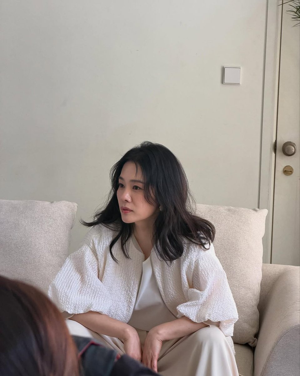 424_harang's tweet photo. #김현�� #kimhyunjoo 
인스타 보그 화보 촬영 비하인드 미친 거지요. https://t.co/hHH7FRSzeI