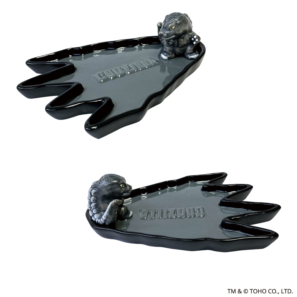 ◥◣ #東宝ゴジラNEWS！◢◤

マグカップの中に潜むのは・・ゴジラ！？

陶器製のゴジラフィギュアがひっそりと佇む
ユニークなマグカップが登場！
朝のコーヒータイムを
ゴジラと共にお過ごしください☕
色は黒・ネイビー・グレーの3色展開。

また、アクセサリートレイも同時発売！