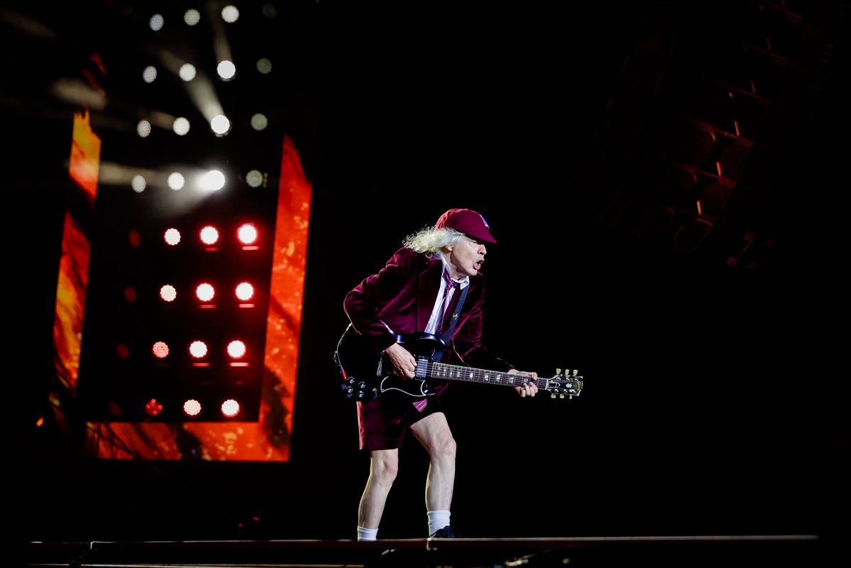 AC/DC tweet media