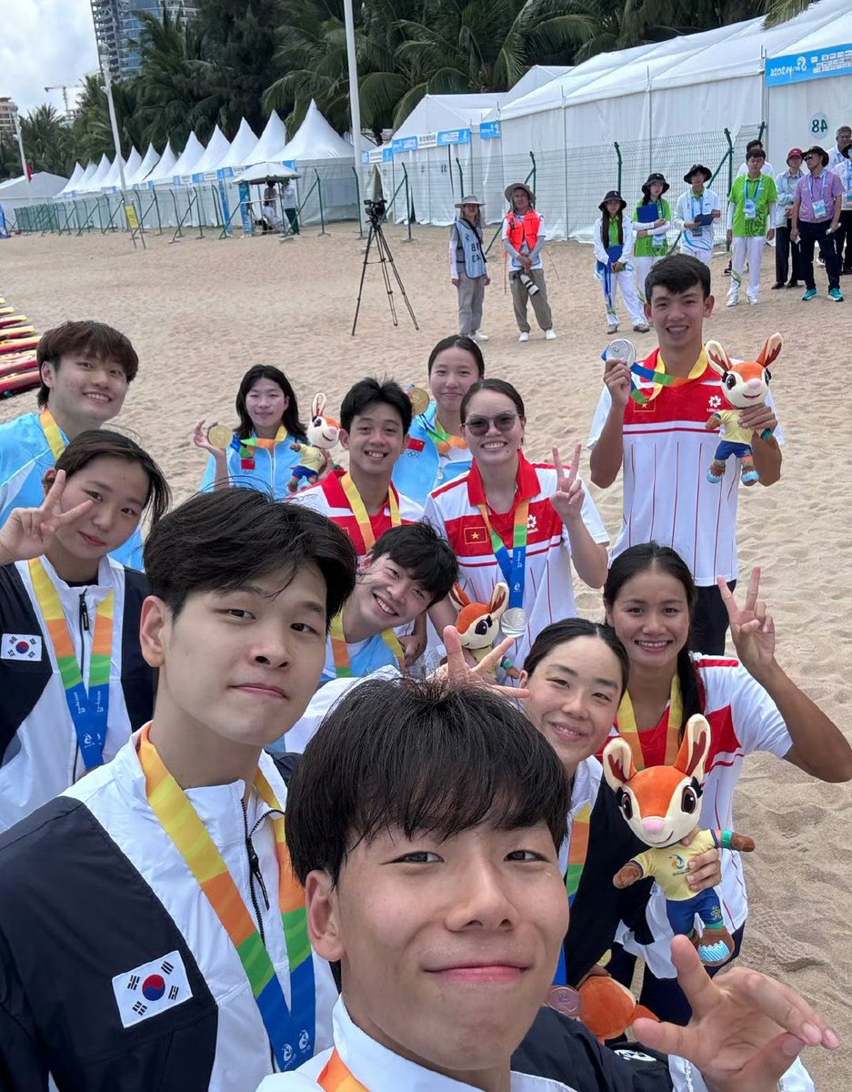 Hannah2066 tweet media