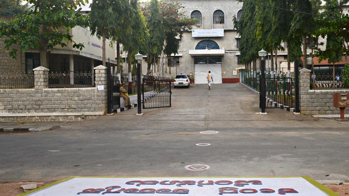 BLRTribune's tweet image. Major Security Boost: Karnataka Prisons to Get 550 Ex-Army Personnel as Guards banglurutribune.com/2026/04/27/maj… 
#ExServicemen #karnataka #PrisonReform #SecurityBoost