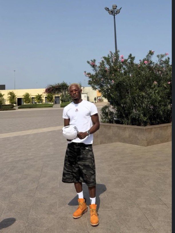 _larrieisgood_ tweet media