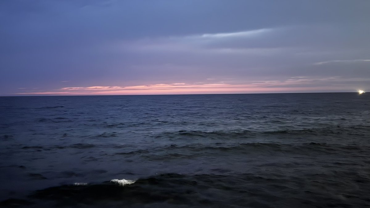 غروب الشمس tweet media