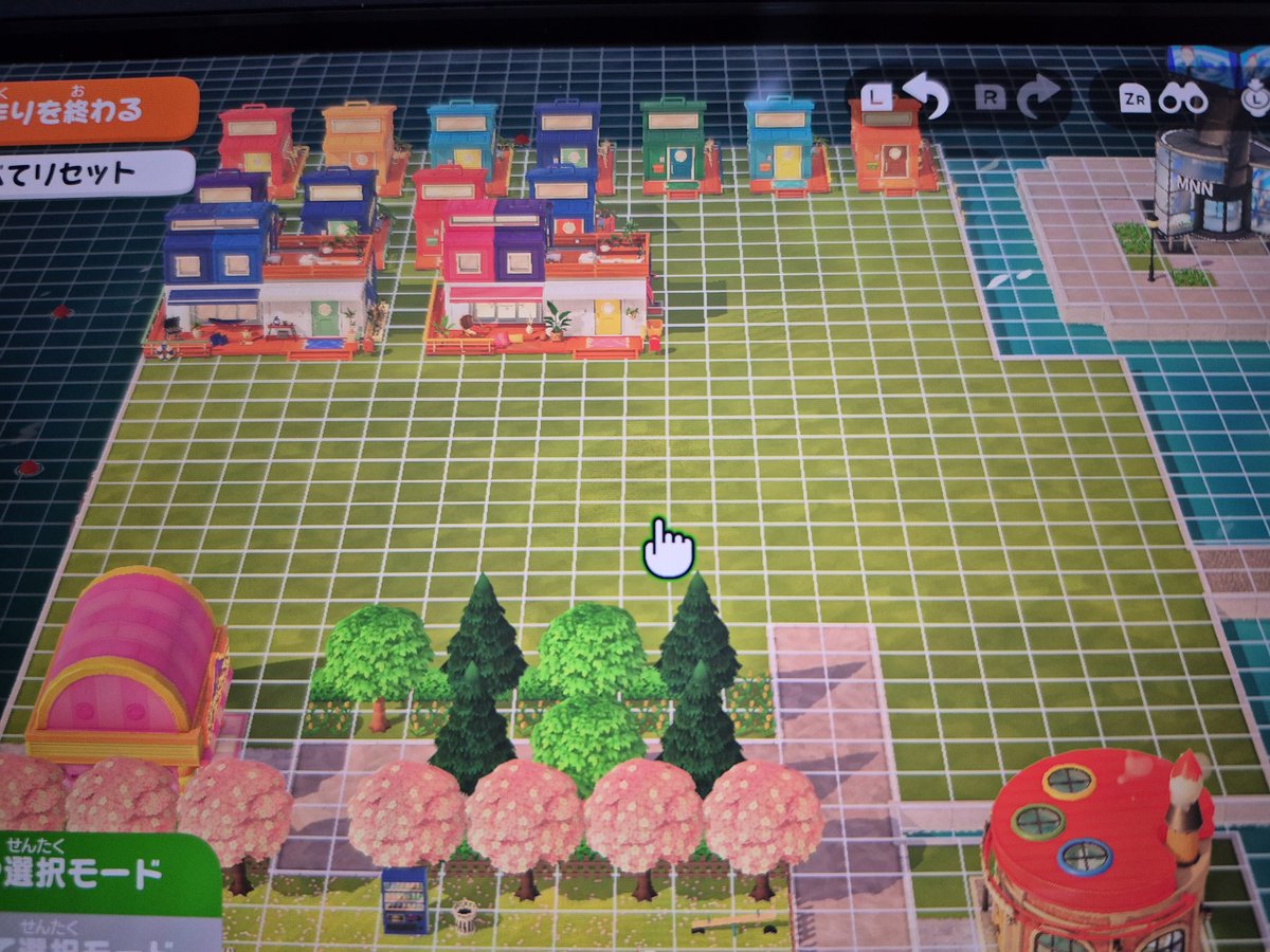 住宅街…？を
どう作るか、とても迷う

オブジェはまだ置けるけど
あんまり置くと家が置けない

どうしようかな

 #トモコレ
