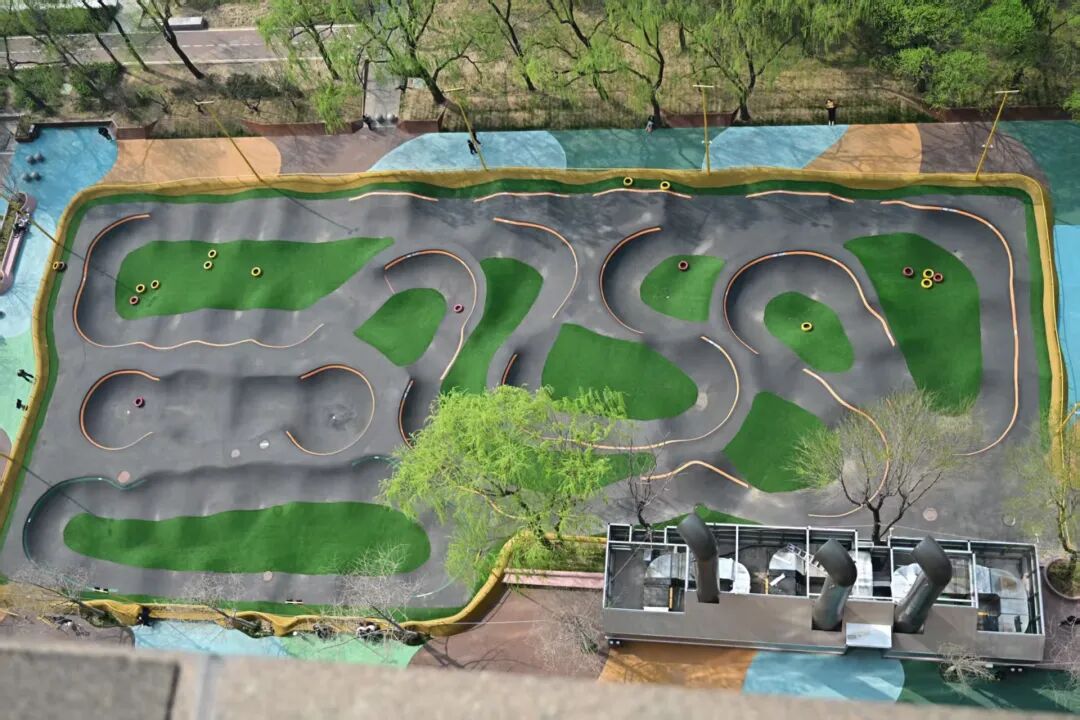 touch_beijing's tweet image. A new 2,000 sqm #pumptrackpark has opened in #Beijing’s Haidian District near Wudaokou!
Designed for #BMX bikes, #skateboards, #rollerblades, and #scooters, the park aims to become a new hotspot for urban sports enthusiasts.