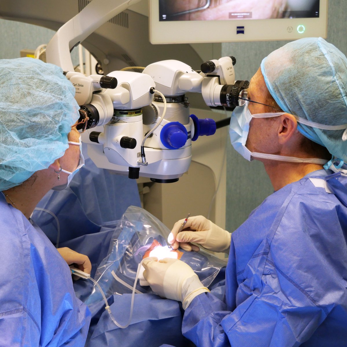 ICRcat's tweet image. Si t’has de sotmetre a una intervenció quirúrgica ocular, fes-ho en bones mans. 

🏥 A l’ICR, cada #cirurgia es planteja des del #rigor científic i l’#acompanyament proper, amb #tecnologia avançada i protocols actualitzats, prioritzant la #seguretat i qualitat assistencial. ❤️‍🩹