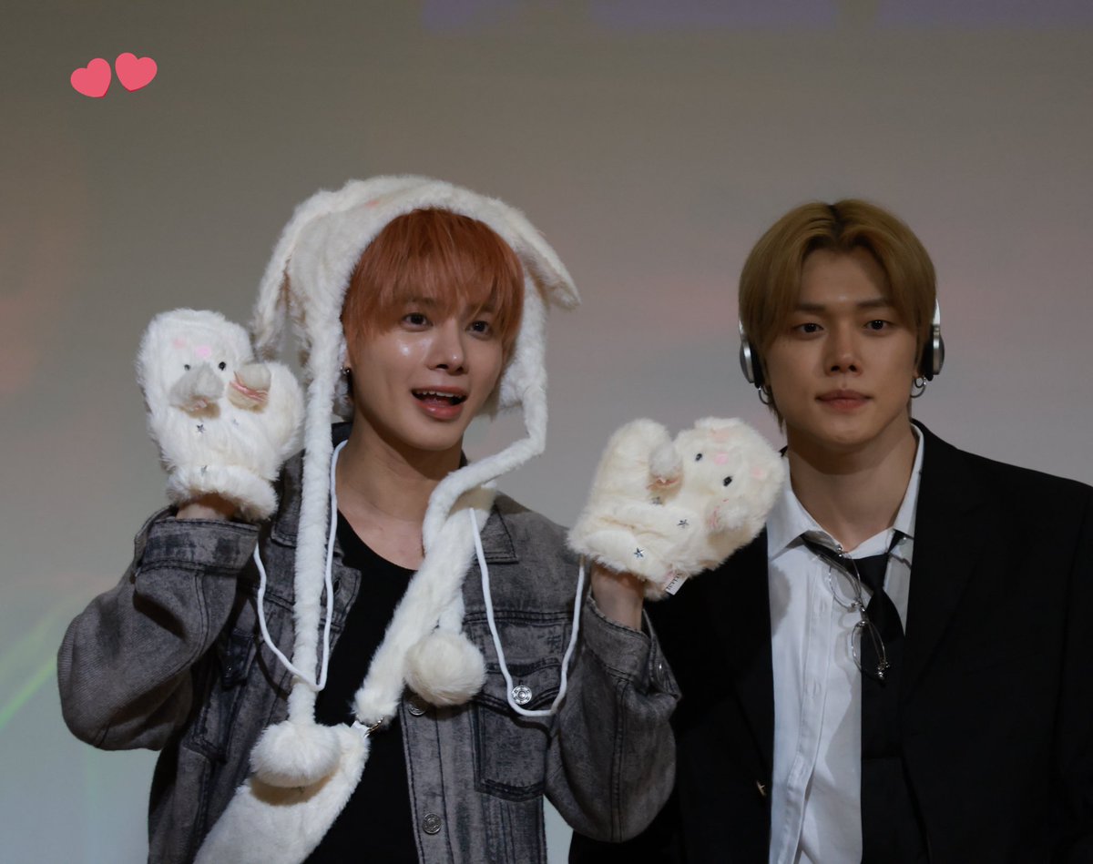 260421 뮤코 팬싸
냥냥즈🩶🖤

#태현 #연준 
#투모로우바이투게더 #TXT