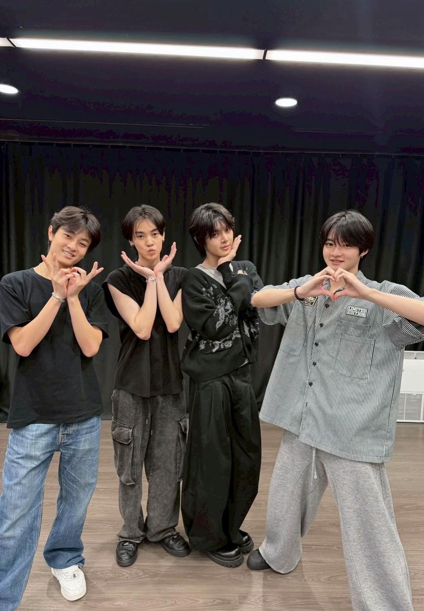 เฮียหมู tweet media