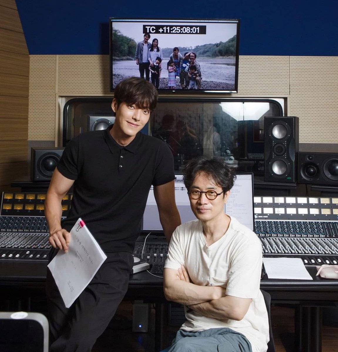 AnastasiaPacker's tweet image. #김우빈 How I wish I could listen to Kim Woobin's narration 😩