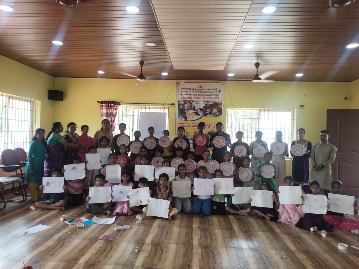 suchithra_y's tweet image. ಗ್ರಾಮೀಣ ಮಕ್ಕಳ ಬೇಸಿಗೆ ಶಿಬಿರ 2026..  ಸಂಪನ್ಮೂಲ ವ್ಯಕ್ತಿಯಾಗಿ ಶ್ರೀ ಸಂಪತ್ ಇವರು ಮಕ್ಕಳಿಗೆ ವಾರ್ಲಿ ಕಲೆಯ ಬಗ್ಗೆ ತಿಳಿಸಿಕೊಟ್ಟರು. #publiclibrariesforall #summercamp