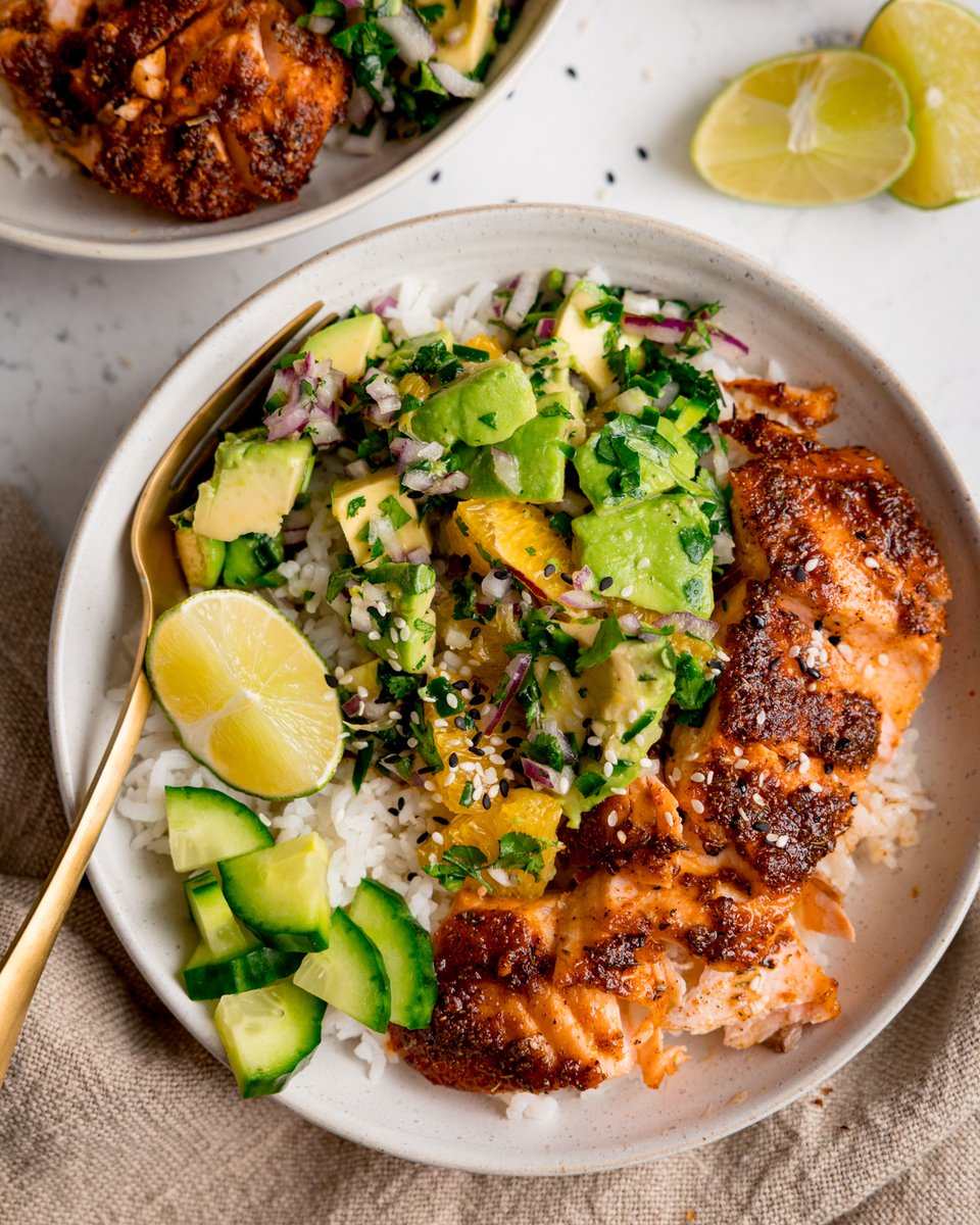 KitchenSanc2ary's tweet image. Air fryer salmon with a sweet and spicy topping, served with the most amazing avocado orange salsa. One of my favourite lighter dinners!  kitchensanctuary.com/air-fryer-salm…
#FoodieFind #QuickMeals #recipe