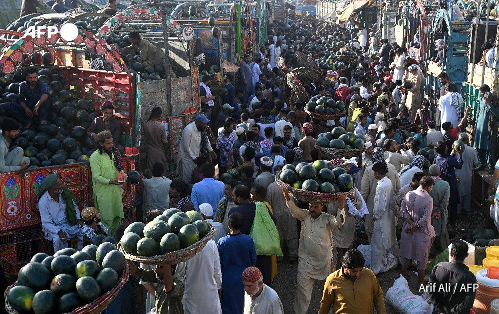 AFP's tweet image. Farmers and vendors wait for customers amid truckloads of watermelons at a wholesale market in Lahore, Pakistan

📸  Arif Ali