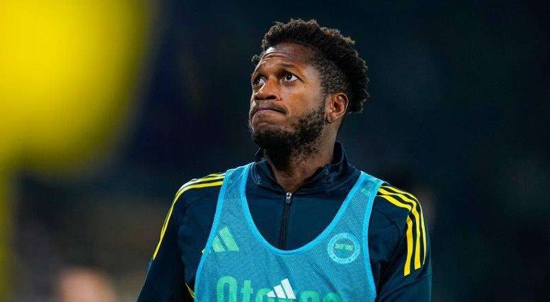 🔥 Edson Alvarez sezona devam etmeyecekse niye lisans çıkardınız ? Üzmeyin dedikleri Fred sezonun ikinci yarısında çoğu Ziraatte olmak üzere 500/550 dakika oynamış. Bu iki çöp yerine 1 stoper ve 1 santrfor alsaydık dün Bağdat Caddesinde şampiyonluk kutluyorduk. 

YAZIKLAR OLSUN!