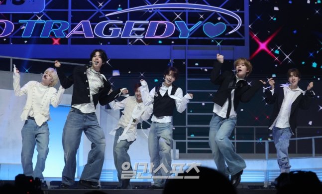 hiwa 𖦹 tweet media