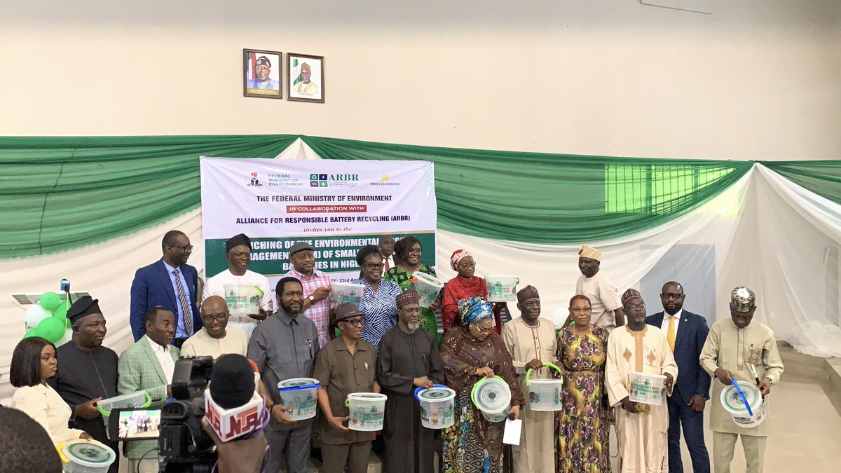 arbr_ng's tweet image. We have officially launched Nigeria’s small sized waste batteries receptacles in collaboration with the Federal Ministry of Environment - with FCT as the pilot.
These will be deployed across markets, malls &amp;amp; public spaces for safe battery collection.

#ARBR #BatteryRecycling