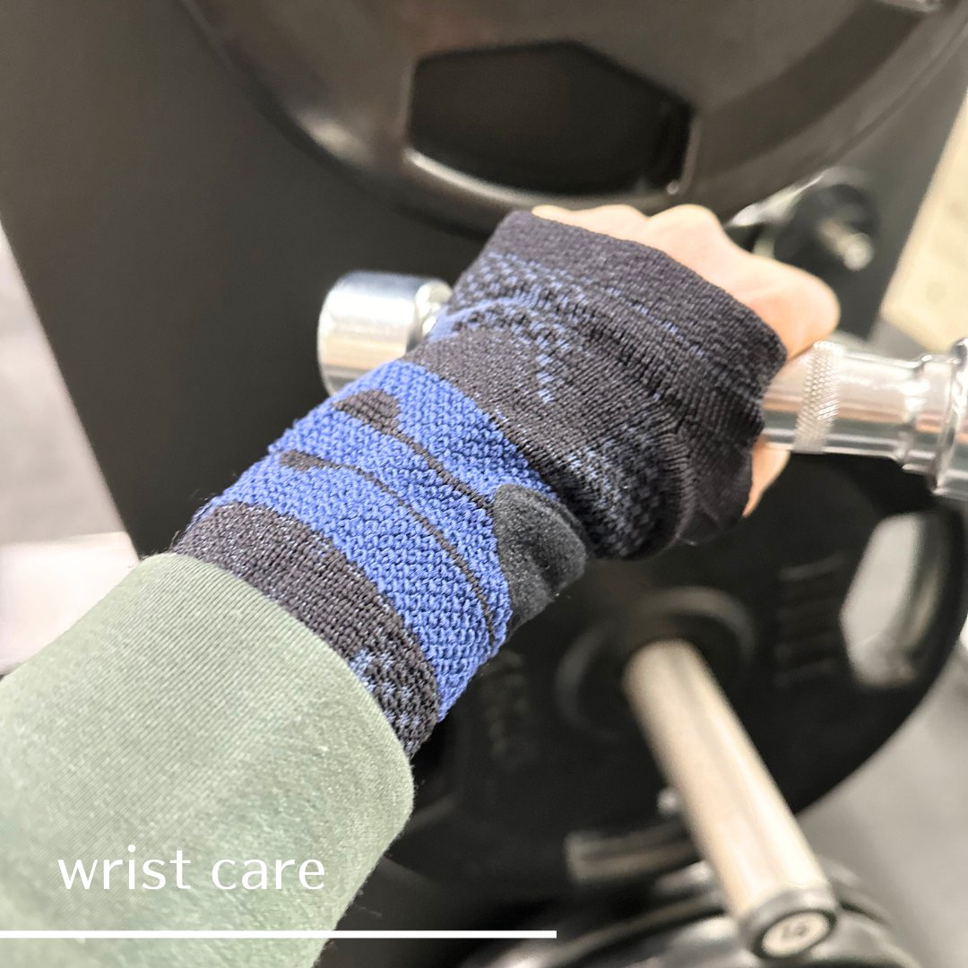 bauerfeind_ps's tweet image. 手のお悩みで多い腱鞘炎は、慢性的になると何をするにも手首が辛く、日常生活にも支障がでてきます💦

#BAUERFEIND の手首サポーター『マニュTrain』は、辛い手首の負荷を軽減、安定させるサポーター✨️

付属のストラップを使用することで3段階の調整が可能なのも👍️

🔗 bauerfeind.p-supply.co.jp/product/manu-g…