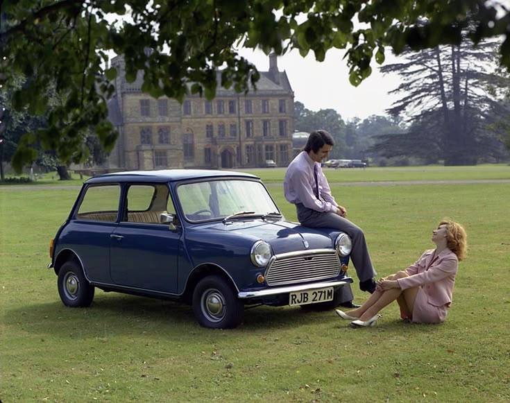 GeorgeCochrane1's tweet image. Today's #MiniMonday #Mini Caption Competition 

1 - There is no prize 
2 - I accept no responsibility for any/all responses