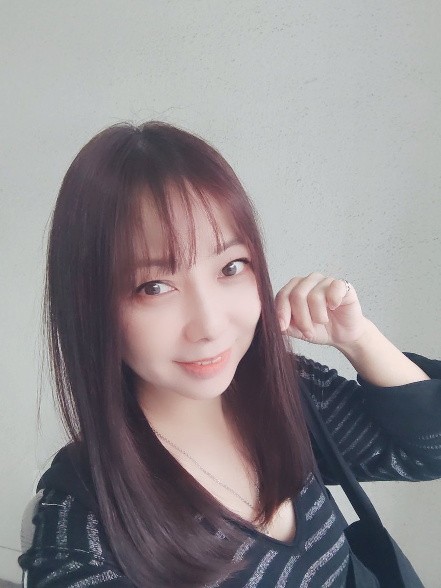 minoyukako's tweet image. 久しぶり🌟やっと髪切ったー😊
右は着る前、左切った後。
15センチぐらい切ったんだよ😊

そしてやっと皆様にお返事したよー💕
長らくお待たせしちゃってごめんね😢
またこれからFightするからそばにいてね❣️
#YuM #三野友華子 #No3BH