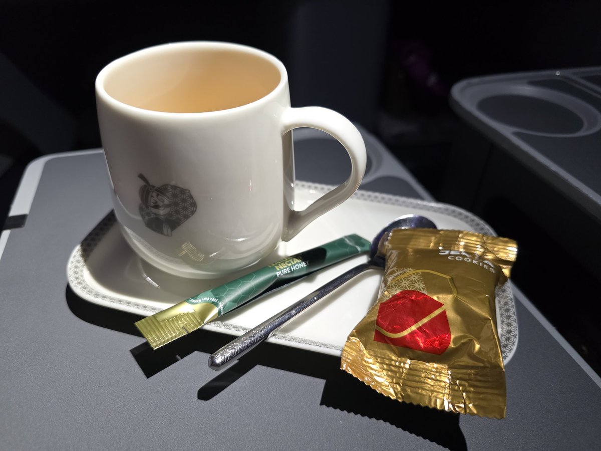 Vinamralongani's tweet image. .@airindia is known for great Indian food, but the Paneer Makhani Biryani last night on my flight from Singapore to Delhi was next level. The best I have had so far with them.
Super service by the crew too. Skipped dessert and finished with Chai with the Maharaja.
#AvGeek