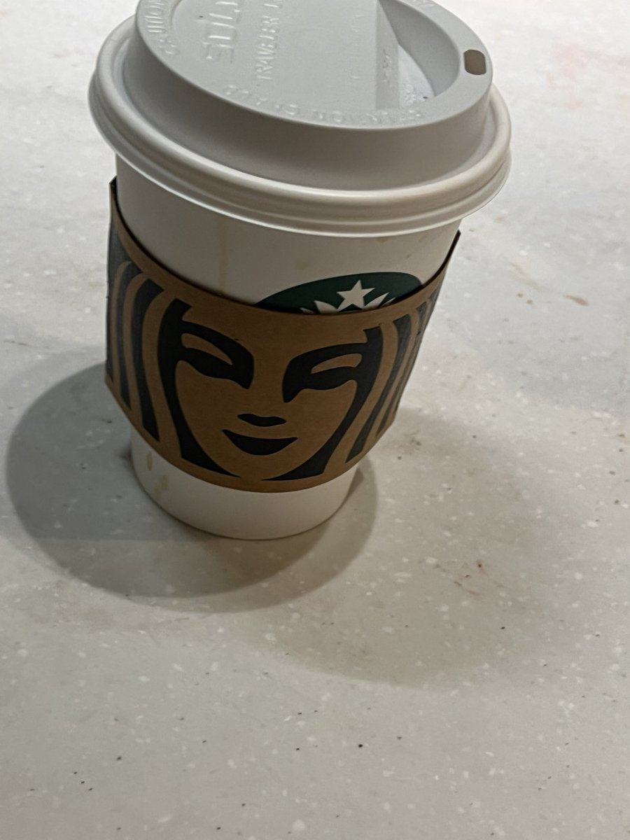 versuserwin's tweet image. Es un buen negocio porque tiene clientes sentados aquí y porque tiene clientes acostados en su cama #Pachuca #starbucks #coffee