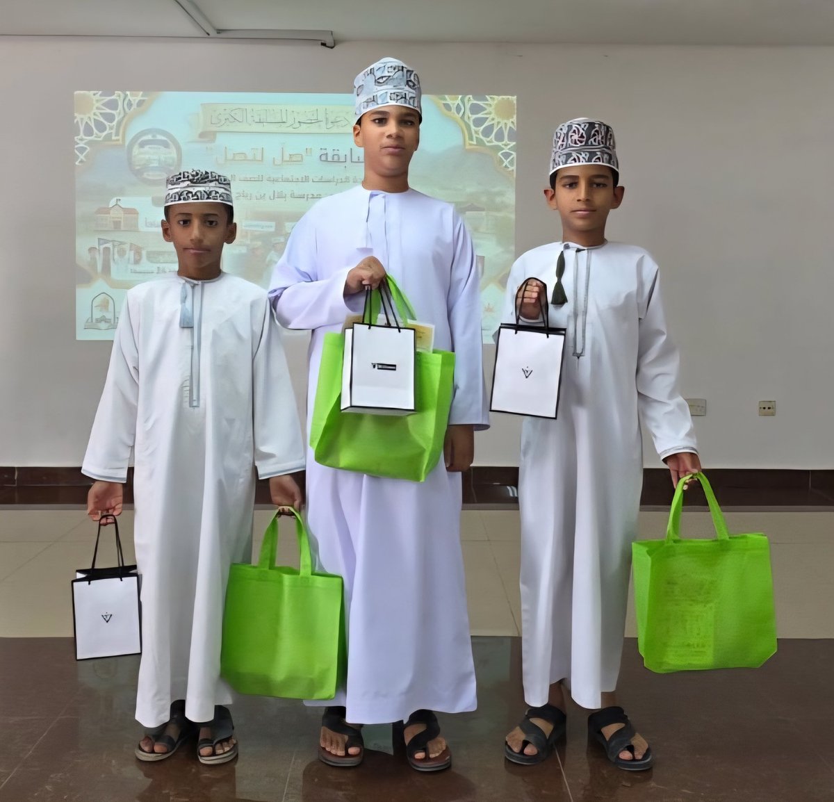 Rasyat_school's tweet photo. حصلت مدرسة سيح الراسيات   على المركز الثالث في مسابقة الدراسات الاجتماعية (صل _  لتصل) على مستوى مدارس ولايات سمائل وإزكي وبدبد، في هذا اليوم الاثنين الموافق 27/4. https://t.co/OjFp8QbsDD
