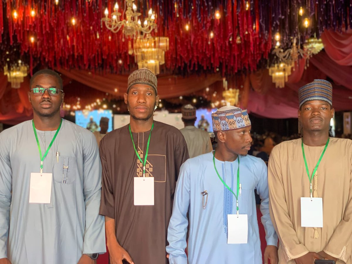 Mrdesigner2663's tweet image. Good vibes. Great minds. Clean drip 😎✨
Just us enjoying the moment.

#ArewaConnect #Squad @ArewaGTC @sir_salim5