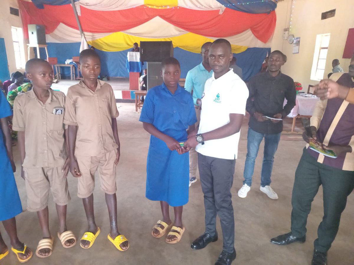 fmiubumuntu's tweet photo. This Sunday at ADEPR Kigembe Parish, FMI “Ubumuntu” led an awareness campaign promoting children’s return to school and love for learning by rewarding top-performing students and those reintegrated into education, regardless of religion. Organized in collaboration with 1/2 https://t.co/x3qkyXGx61