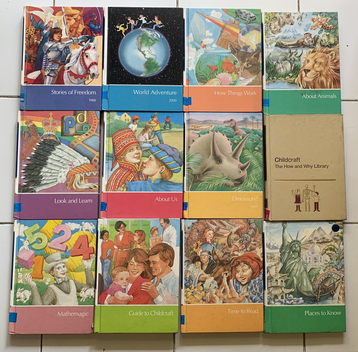 smiggletooth's tweet photo. Kindly help RT 🙏🏻 

want to sell 

Buku ensiklopedia bahasa inggris Childcraft (The How and Why Library) preloved — 75k/buku (take 2 130k)

Hardcover, full color, bagus bgt!!

📍BDG, splitpay shopee (co 🍊 sisain 10k)

t. wts book indonesia bekas ina english eng https://t.co/sQSaVzdlNP