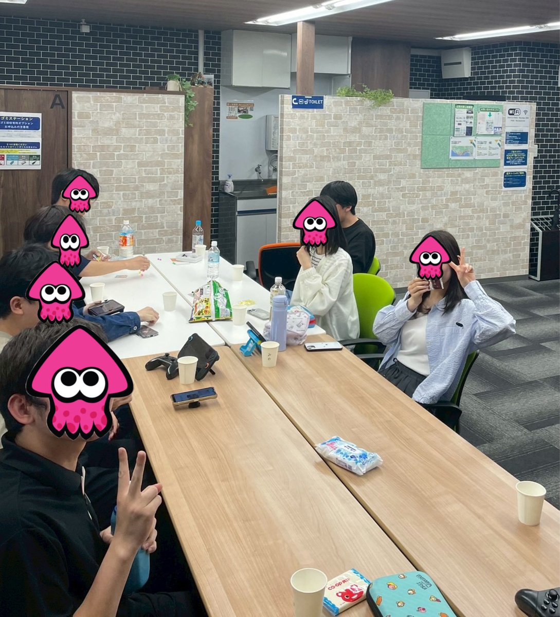 shindai_SP's tweet photo. 総勢25人で新歓オフ会を開催しました‼︎
新入���ともたくさん交流できて、終始にぎやかで笑いの絶えない時間になりました！
対戦で盛り上がったり、ボドゲでワイワイしたりと、みんなでめちゃくちゃ楽しめました🔥 https://t.co/SK3VB2Y4rE