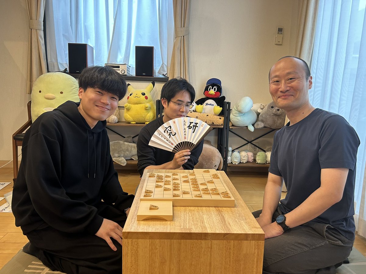 yukiryu280's tweet photo. イベントに向け今日も頑張りました！
記念扇子かなりいい感じに完成して嬉しいです🪭　いい将棋指せそう✨ https://t.co/0xMauF4S0J