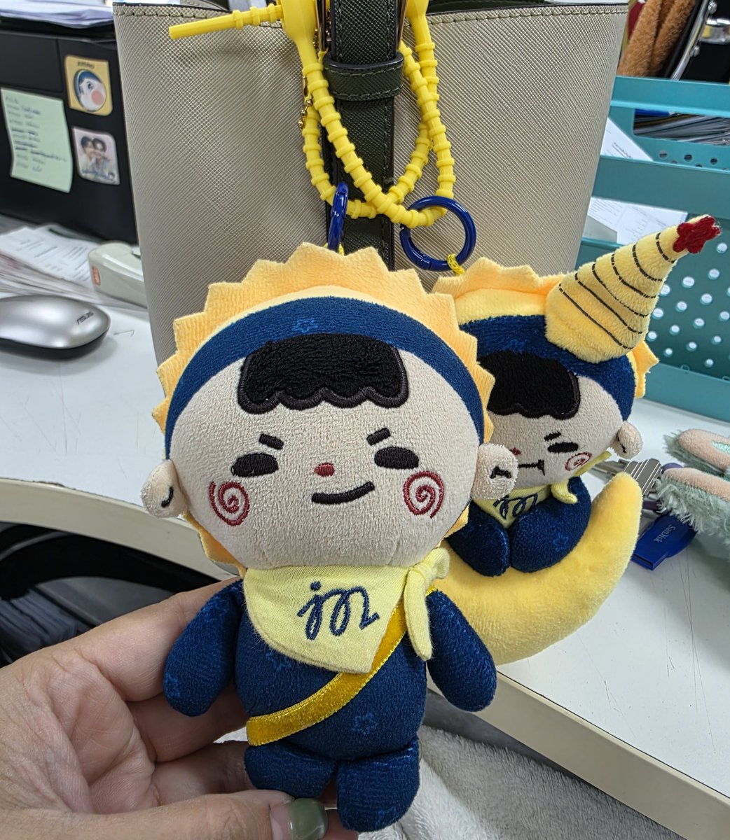 พี่สาวห้องแล๊บแวะมารุมบีบฉุดหย่อแล้วถามว่าทำไมวันนี้จัมโม่หน้าดำจังคะพี่5555 แกรนนี่ขอโทดดดดดด

#JUMMO