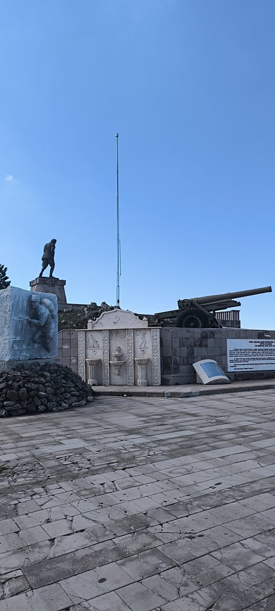 remziserdar's tweet photo. @milliparklar Kocatepe gibi manevi değeri bulunan sembolik bir mekanımızda gönderde şanlı bayrağımızın dalgalanmaması,gönderin bomboş durması içimizde uhde bıraktı https://t.co/di99f3TUDF