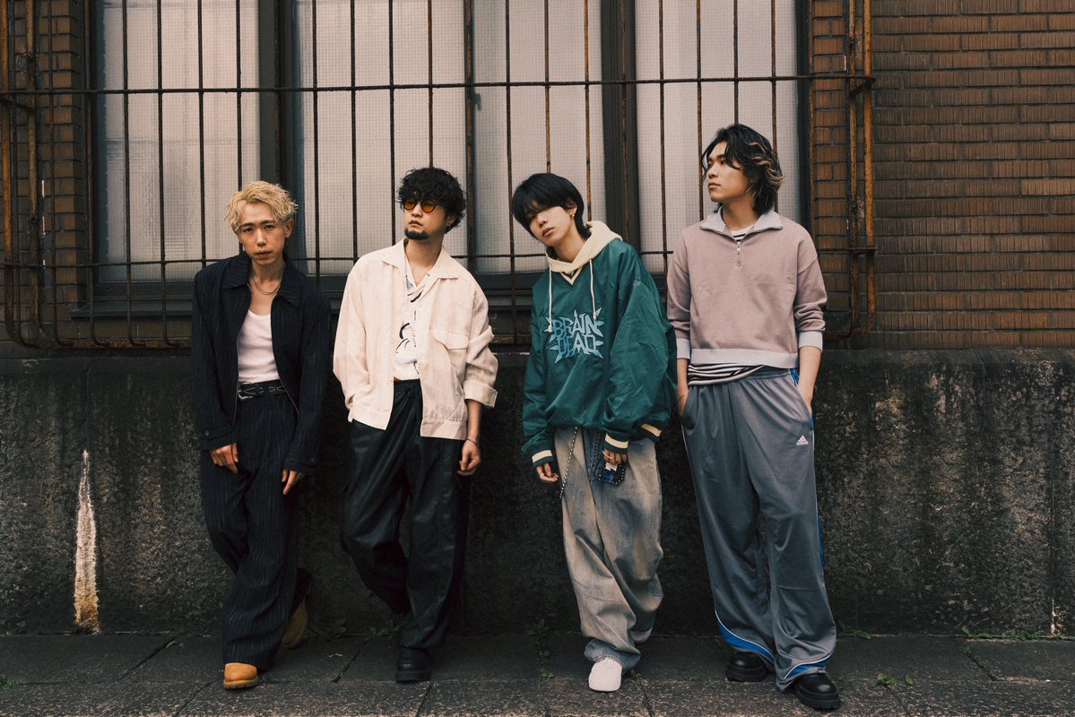 【 ⌛️𝐁𝐈𝐆 𝐍𝐄𝐖𝐒⌛️ 】

BILLY BOO 新曲「Darling」

ABEMAオリジナル婚活リアリティーショー
『時計じかけのマリッジ』挿入歌に決定💍

4/28(火) 22時より放送スタート⏰
abema.tv/video/title/90…

楽曲は5/8(金)に配信リリース！

新アー写も公開📸

#BILLYBOO #時計じかけのマリッジ