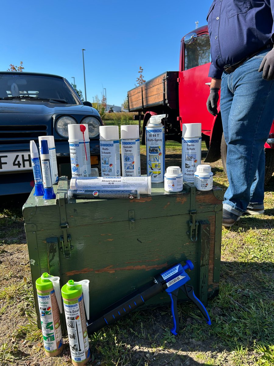 WEICON_de's tweet image. Behind the scenes: A passion for classic cars meets industrial expertise 🚗🔧📸
Behind the scenes: Oldtimer-Liebe trifft Industrie-Know-how 🚗🔧📸

#WEICON #BehindTheScenes #ClassicCars #Crafts #Industry #adhesives #Coating #EpoxyResins