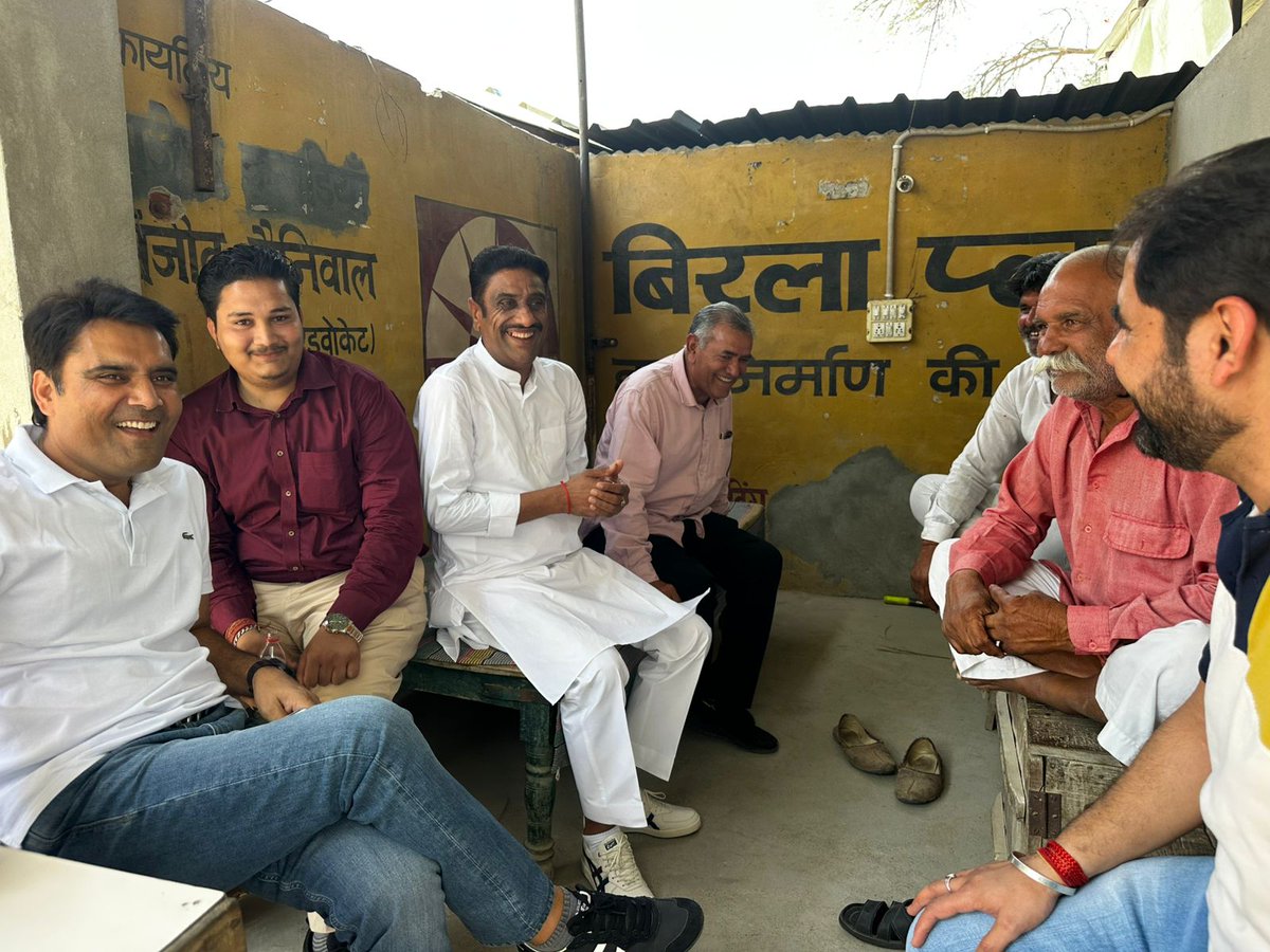 pardeepcong's tweet photo. आज तहसील कार्यालय, आदमपुर में गौ माता के सम्मान एवं संरक्षण के लिए गौ प्रेमियों के साथ मिलकर माननीय प्रधानमंत्री जी के नाम ज्ञापन सौंपा गया।
गौ माता हमारी आस्था, संस्कृति और सनातन परंपरा का अभिन्न हिस्सा है। उनके संरक्षण और सम्मान के लिए समाज का एकजुट होना बेहद आवश्यक है। इसी उद्देश्य से आज सभी गौ सेवकों ने मिलकर अपनी आवाज बुलंद की और सरकार से ठोस कदम उठाने की मांग की।
इस दौरान उपस्थित सभी साथियों में गौ माता के प्रति गहरी श्रद्धा और सेवा भाव स्पष्ट रूप से देखने को मिला। आशा है कि हमारी यह पहल निश्चित रूप से सकारात्मक परिणाम लाएगी।
गौ माता की जय 🚩
