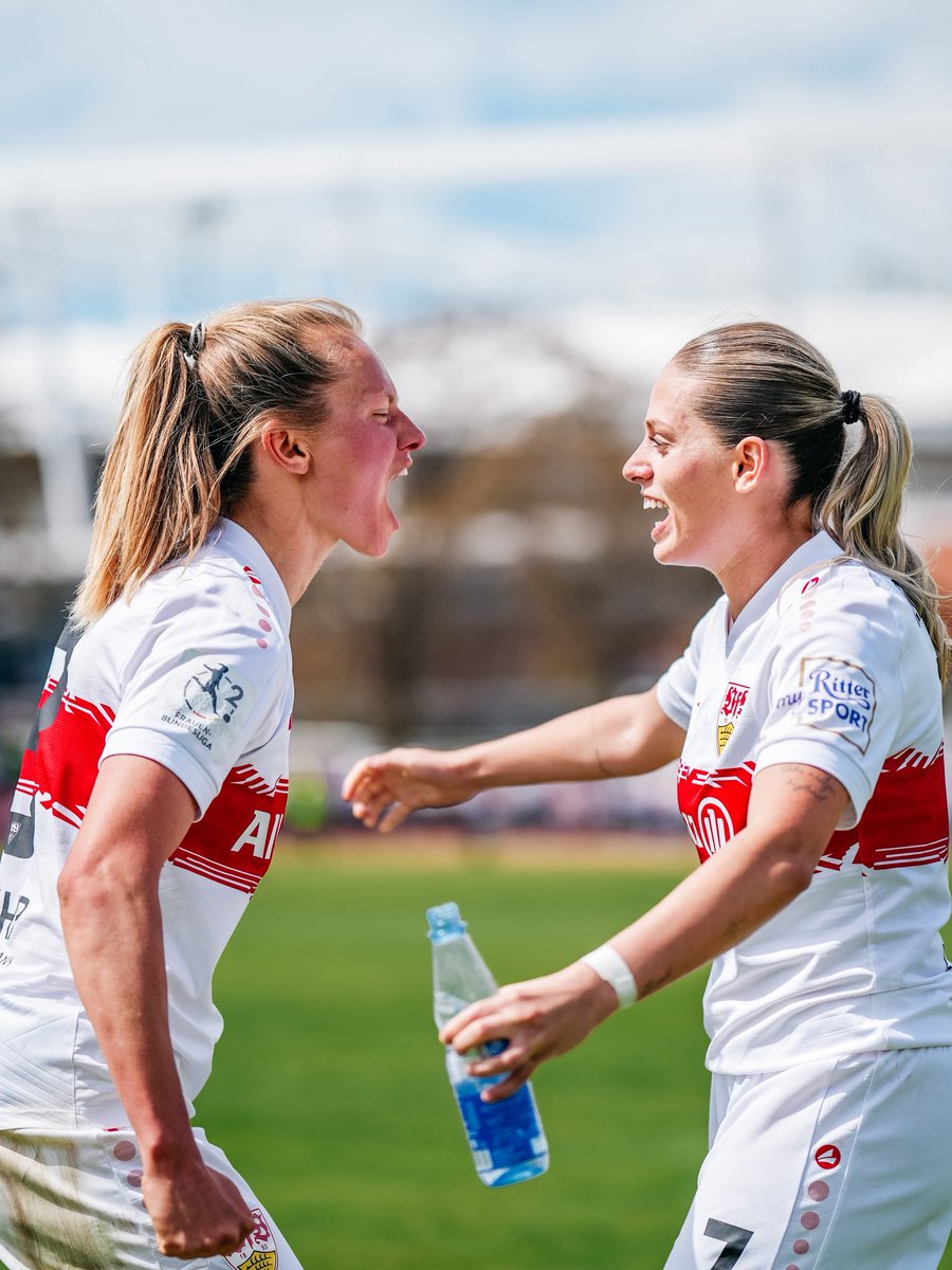 VfB_Frauen's tweet photo. POV: Zwei Treffer zum Heimsieg vor 1.247 Zuschauern. 😍
_
#VfBFrauen | #VfB | #VfBSVM 2:0 | #2FBL https://t.co/yyCy5quOTT
