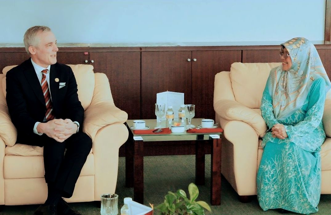 As part of his mission to Brunei, Minister Adlercreutz met with Brunei’s Minister of Education, YB Datin Romaizah, to discuss common issues in education, such as improving basic skills, teacher education, and the role of art and technology in the curriculum. <a href="/adleande/">Anders Adlercreutz</a>