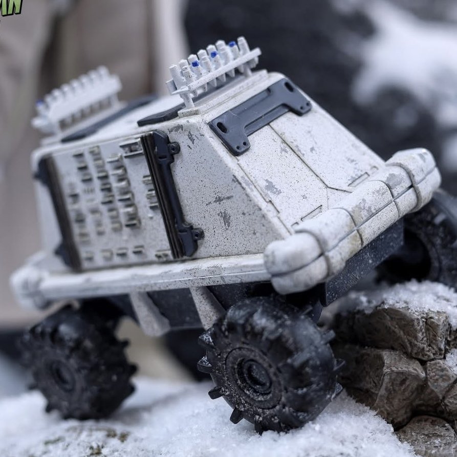 yak_face's tweet image. Some detailed shots of the Hot Toys Polar Mouse Droid from The Mandalorian and Grogu in case you wanted to customize the version that comes with the Black Series Imperial Remnant Warlord (last pic) #hasbro #hottoys #starwarablackseries #themandalorianandgrogu