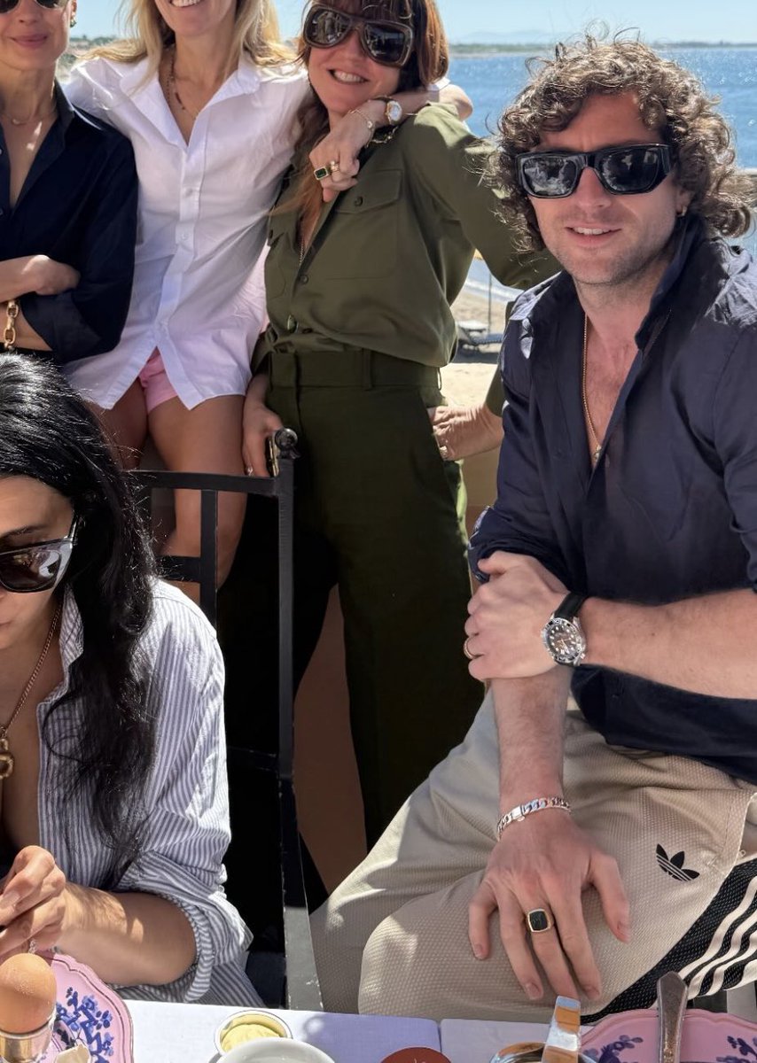 ray (fan account) tweet media