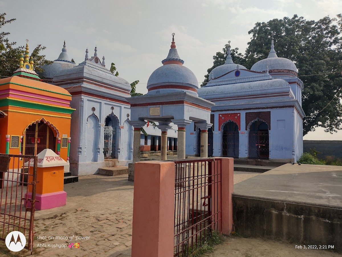 audiala_app's tweet photo. The Ghaghra river once flowed past Gautam Sthaan, a sacred site dedicated to the sage Maharshi Gautam in Bihar. Then the river shifted course entirely — and never came back. Pilgrims still arrive. The water doesn't. https://t.co/4kcZAZcCDT