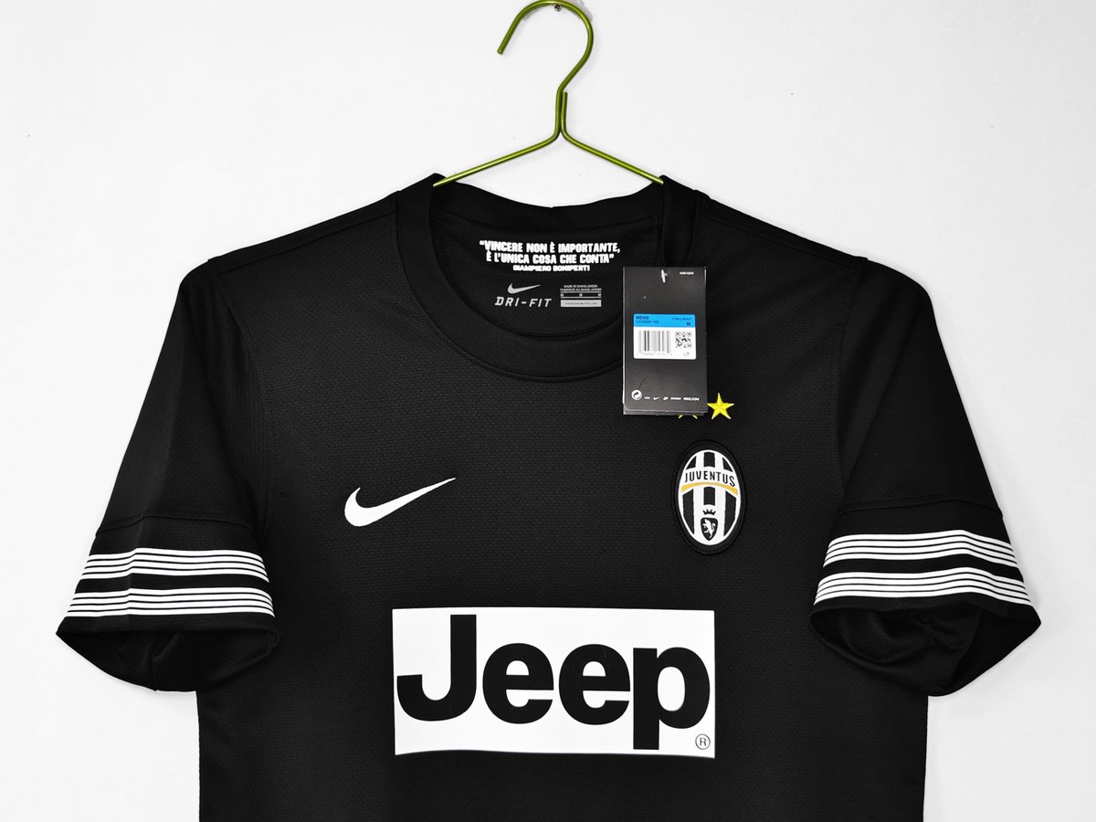 Camisetasfutkit's tweet image. Retro Juventus temporada 2012/13 
Disponible en varias tallas ✅
Envío gratis ✅
Para más info, link en la bio📨
#futbol #mundial2026 #viral