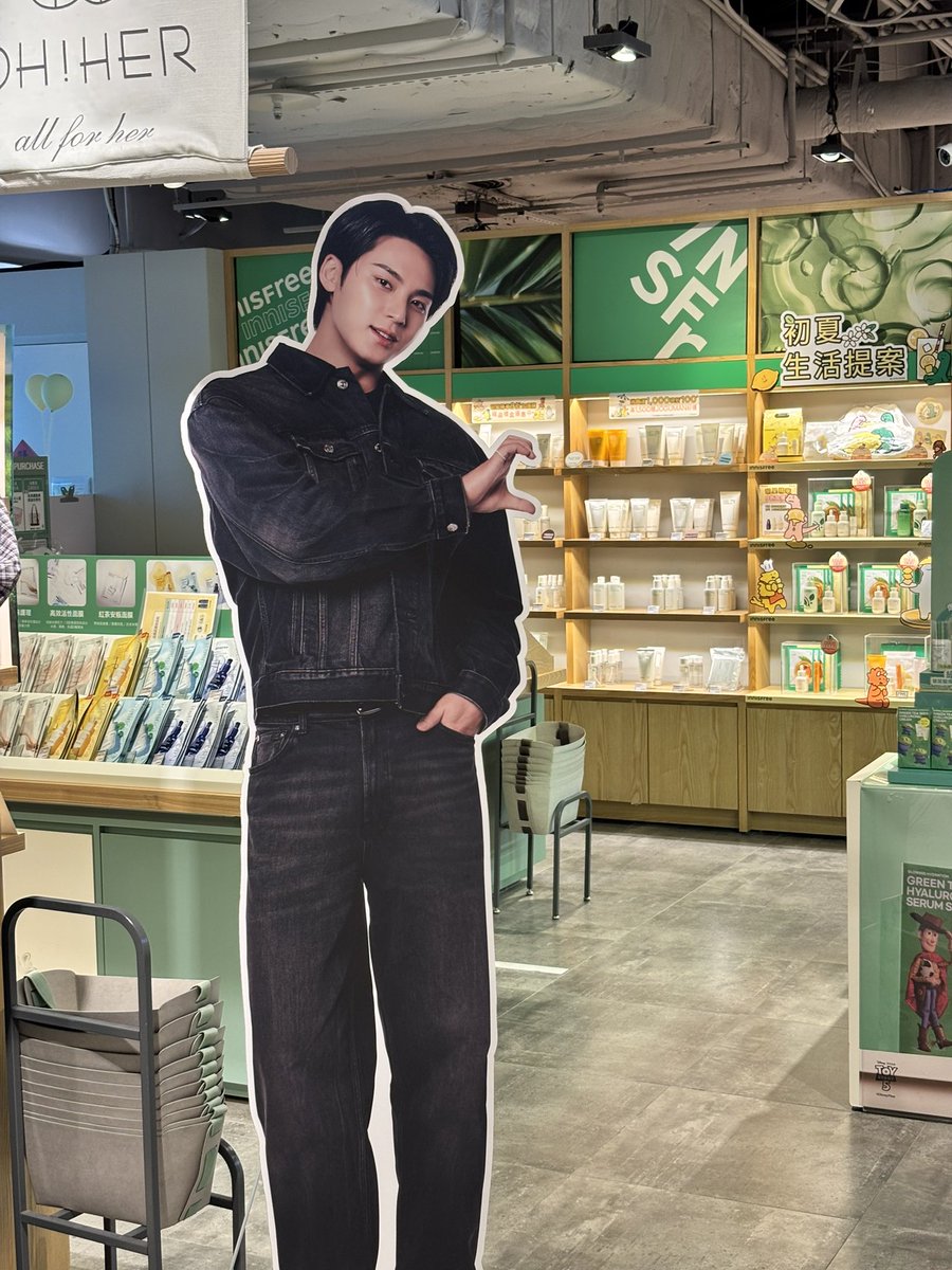 ℓouise 🍒 tweet media