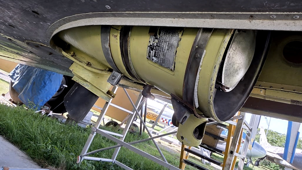 AATLSE31's tweet image. ✈️ Breguet Deux Ponts :

Les appareils de chauffage ont été remis en place sous le plancher inférieur.

#AATLSE #Aviation #Restauration #BreguetDeuxPonts #Exposition